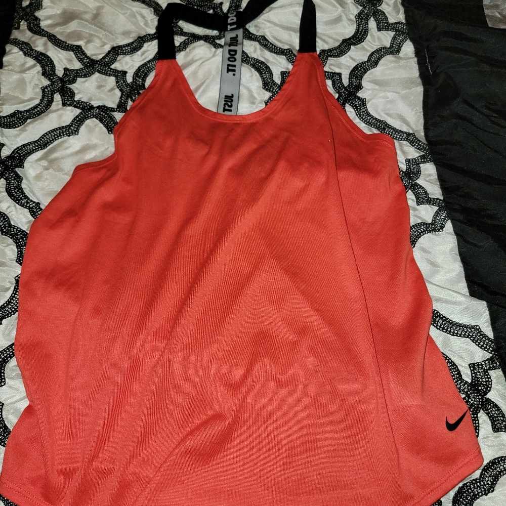 NIKE SZ L athletic tank top. Almost like new.